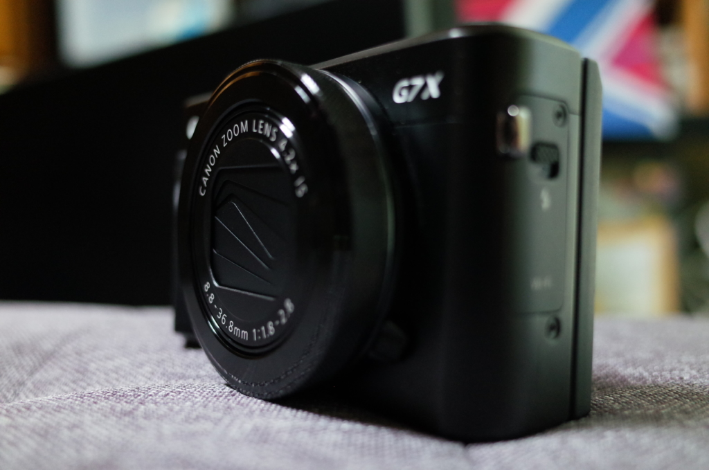 PowerShot G7 X Mark IIの左面