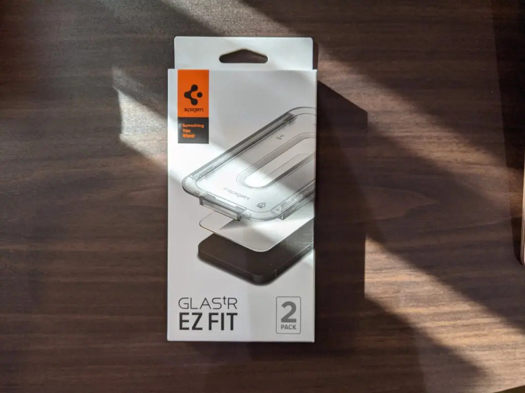 Spigen EZ Fit ガラスフィルム