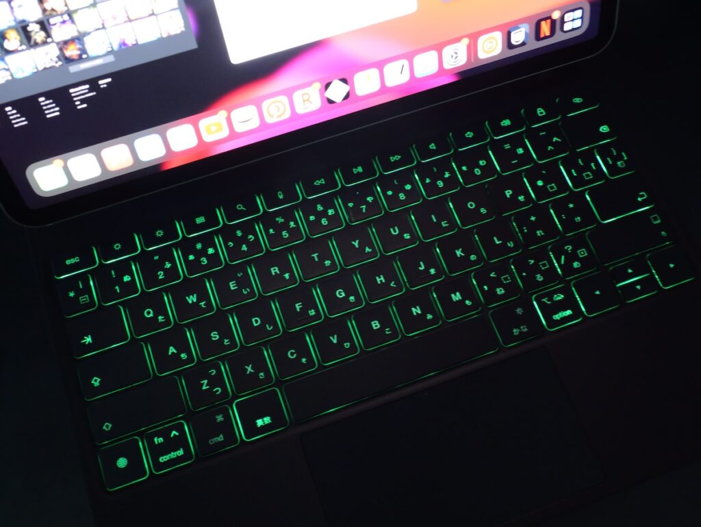 GOOJODOQのiPad Pro用Smart Keyboardのバックライト