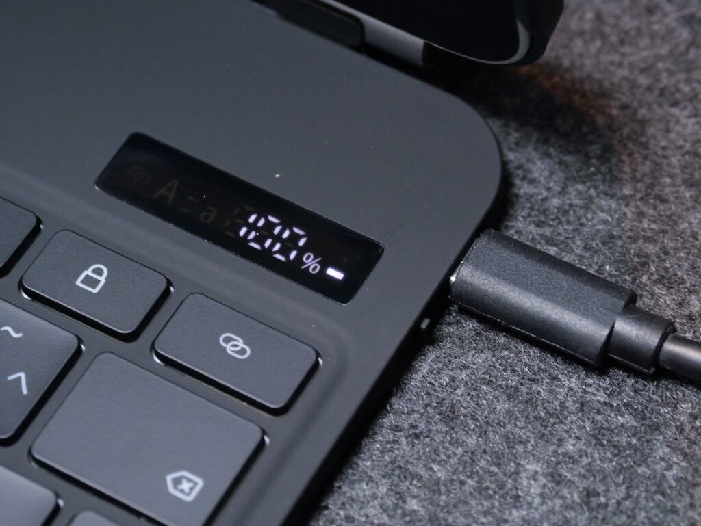 GOOJODOQのiPad Pro用Smart Keyboardの液晶