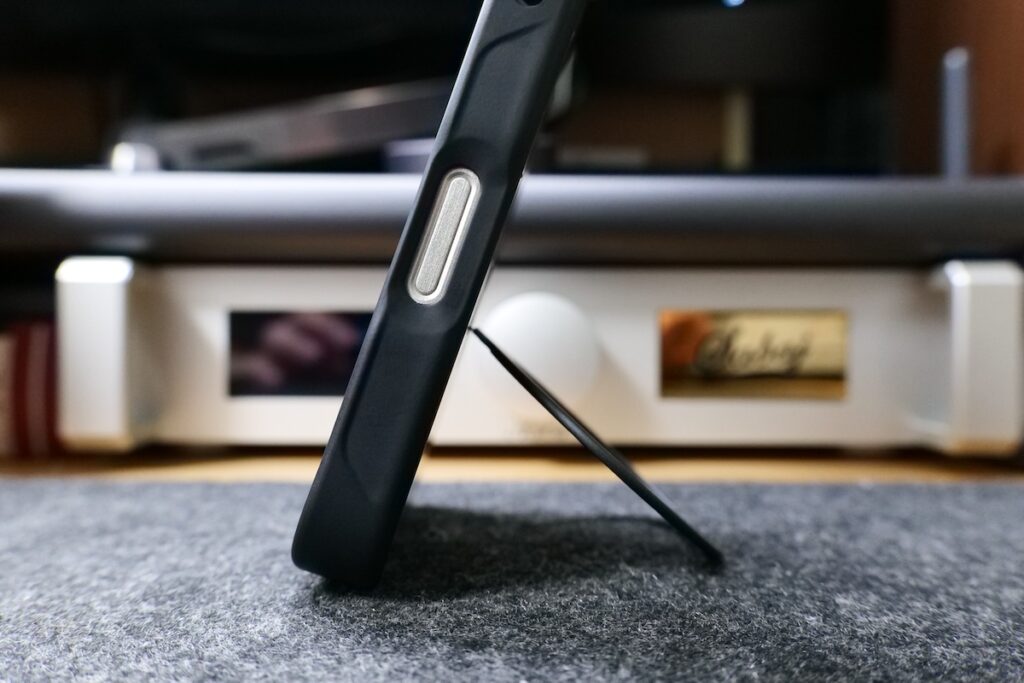 CASEKOO PRO Magicstand ケースでスタンドを使用