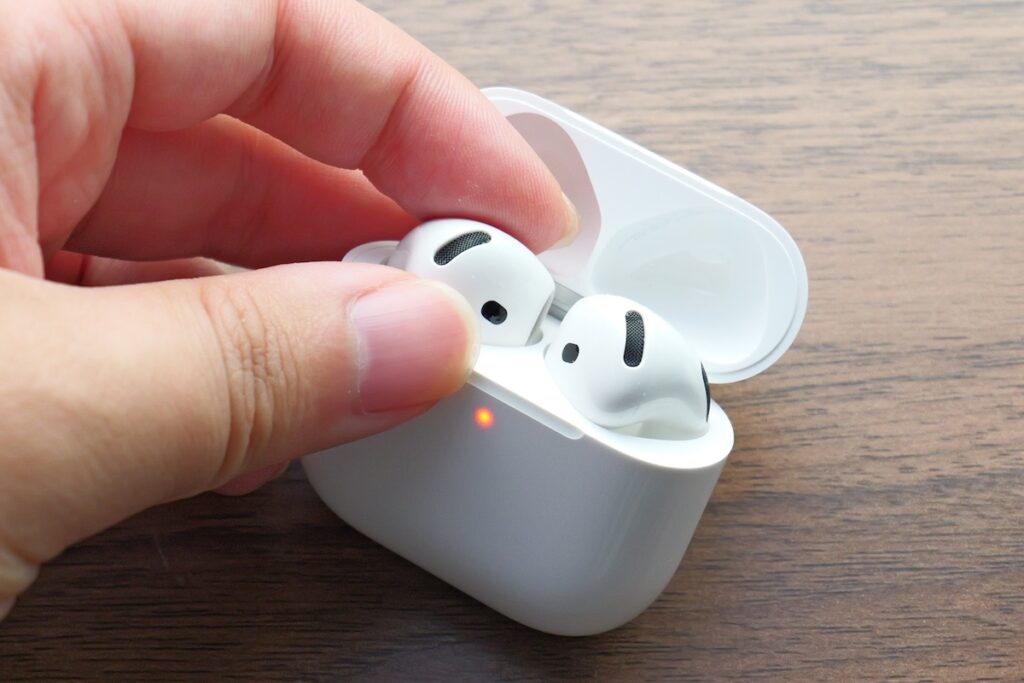 AirPods 4